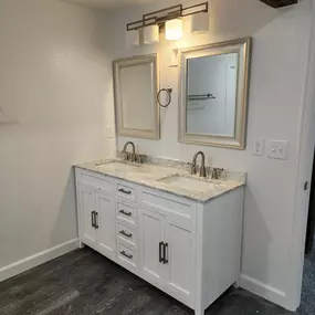 Bild von Basements and Decks R Us