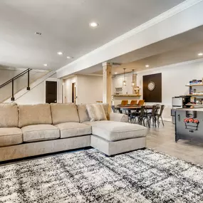 Bild von Basements and Decks R Us