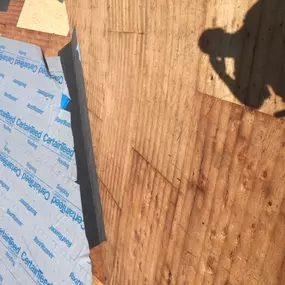 Bild von Bardi's Construction Up On The Roof