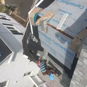Bild von Bardi's Construction Up On The Roof