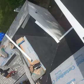 Bild von Bardi's Construction Up On The Roof
