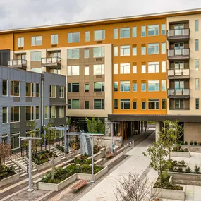peloton apartments exterior