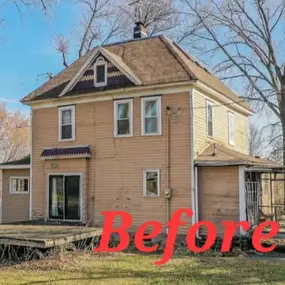 This photo shows a home in Jordan, Minnesota before Gehlen Construction completed the roof and siding replacement. The existing materials were aged and worn, with fading siding and shingles in need of replacement due to years of weather exposure.