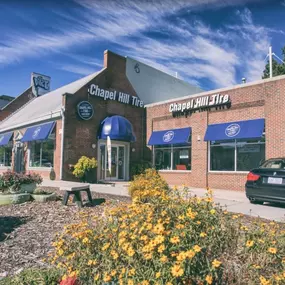 Bild von Chapel Hill Tire - Franklin St.