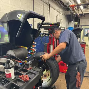 Bild von Chapel Hill Tire - Franklin St.