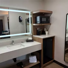 Double Queen Guest Bathroom