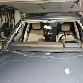 Bild von Skyview Auto Glass Walled Lake