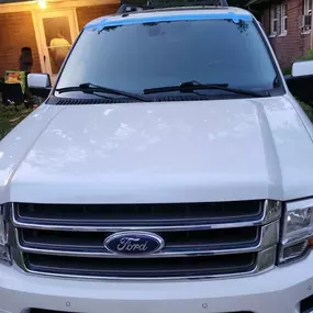 Bild von Skyview Auto Glass Walled Lake