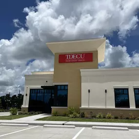 TDECU Lake Jackson Oak Drive exterior