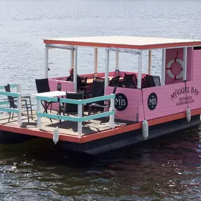 Floß „Antigua“ – Das pinke Highlight auf dem Müggelsee