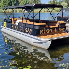 Luxus auf dem Wasser – Müggel Bay Pontonboot