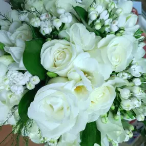floristeriamadreselvafloresramosrosasblancas.jpeg