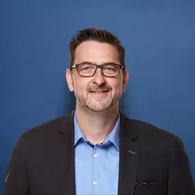 Hauptvertreter Sascha Hennig