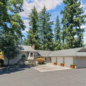 Bild von Christina Hamilton, REALTOR | Re/Max Equity Group