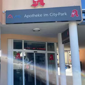 Aussenansicht der Apotheke im City-Park