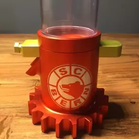 Der Nüsslispender mit gelasertem SCB Logo