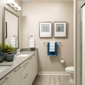 Bild von Luna at Lake Shadow