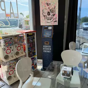 Bild von CoinFlip Bitcoin ATM - La Plaza Cafè (Casorate Primo)