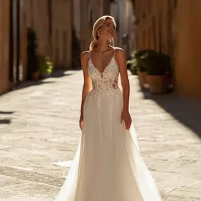 Bild von STINA • JON • RIGA | Swiss Wedding Fashion Lyss