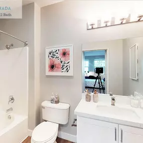 Granada - master bathroom