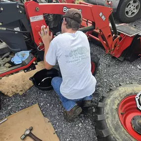 Bild von Clausen Tractor Repair