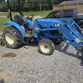 Bild von Clausen Tractor Repair