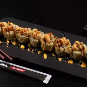 (FRIED) Shrimp tempura and cream cheese inside, fully fried, then topped with Cajun-seasoned crawfish, spicy mayo, eel sauce and crunchy flakes.