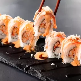 Cajun-seasoned crawfish inside, krab stick outside, topped with spicy mayo, eel sauce and crunchy flakes.