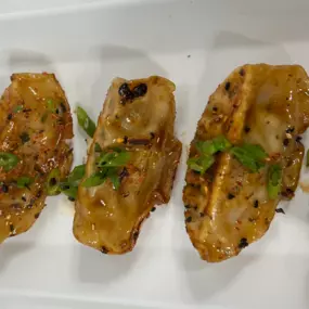 Five grilled pork and ginger potstickers. Served with togarashi, green onion, and ponzu sauce.