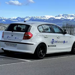 Bild von DM Fahrschule Zürich | Fahrstunden, Verkehrskunde, Nothelferkurs