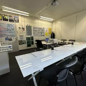 Bild von DM Fahrschule Zürich | Fahrstunden, Verkehrskunde, Nothelferkurs