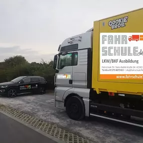 Bild von Fahrschule 76 in Dormagen-Nievenheim LKW,Motorrad Ausbildung, BKF Weiterbildung