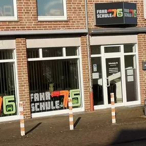 Bild von Fahrschule 76 in Dormagen-Nievenheim LKW,Motorrad Ausbildung, BKF Weiterbildung