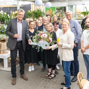 Offizielle Schlüsselübergabe am 1. August 2025 von Claudia Röttger an Blumen Risse in Gartencenterhalle