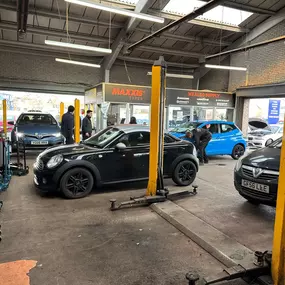 Bild von Formula First Tyre Exhaust And Auto Centre Ltd