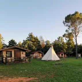 Bild von RANCH DU PUITS DE RIQUIER : gîte d'étape cabanes tipis Var Verdon Relais équestre éco-lieu