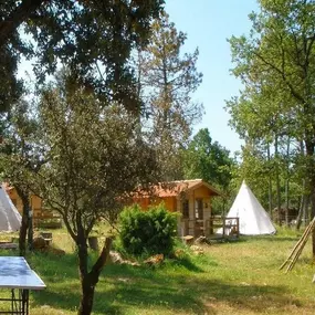 Bild von RANCH DU PUITS DE RIQUIER : gîte d'étape cabanes tipis Var Verdon Relais équestre éco-lieu