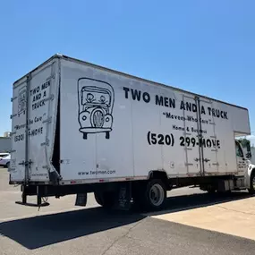 Our skilled technicians at Arizona Byways provide custom truck bodies and flatbeds, built to suit the specific requirements of your business operations.