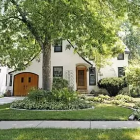 Bild von North Eastern Tree , Shrub and Lawn care