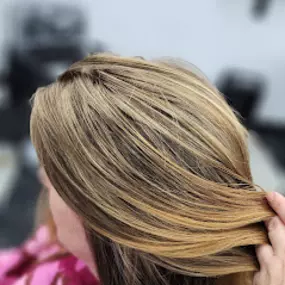 Bild von Mere Image Hair Salon