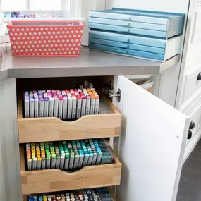 ????️ Keep your craft room tidy with a marker organizer! Perfect for artists, teachers, and anyone who loves a colorful workspace. ???? Ready to get creative? Contact us today!