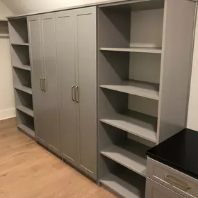 Walk-In-Closet-Folkstone Gray-Recessed Panel Doors