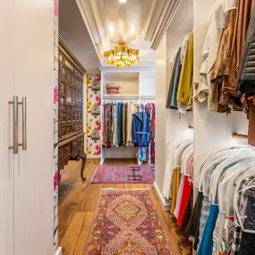 Shoes, coats, bags—everything in its place. ???????? An organized entryway means smoother mornings and a space that always looks pulled together.