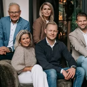 Het hoofdkantoor van ten Hag is te vinden in het centrum van Enschede, naast het Medisch Spectrum Twente (MST). Sinds onze verhuizing van het oude Scholtenhuis aan de Hengeloseweg in 1979, zijn we gevestigd in het hart van Enschede. Met ruime lokale kennis van zaken omtrent makelaardij en financiële dienstverlening is ten Hag dé makelaar in Enschede.