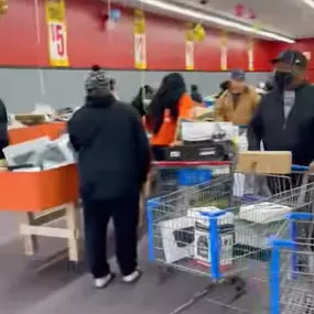 Bild von Krazy Binz Liquidation & Furniture