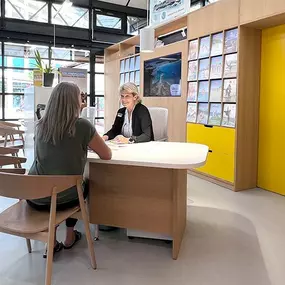 Kundenberatung im Reisebüro Lörrach