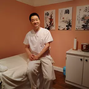 Dr. Tony Li in Clinic room