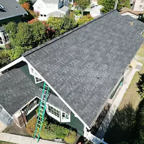 Bild von Bee Roofing and Exteriors, LLC