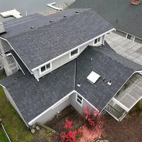 Bild von Bee Roofing and Exteriors, LLC