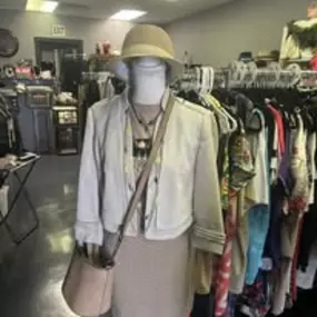 Bild von All Things Collected Thrift & Vintage
